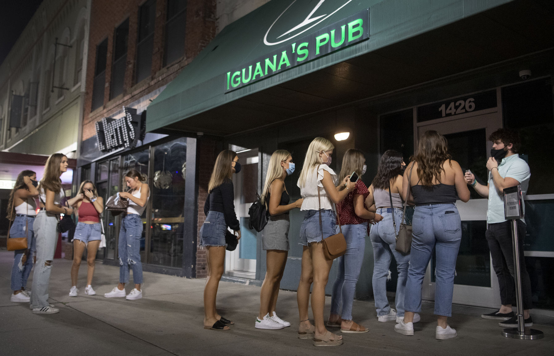 Iguana's Pub